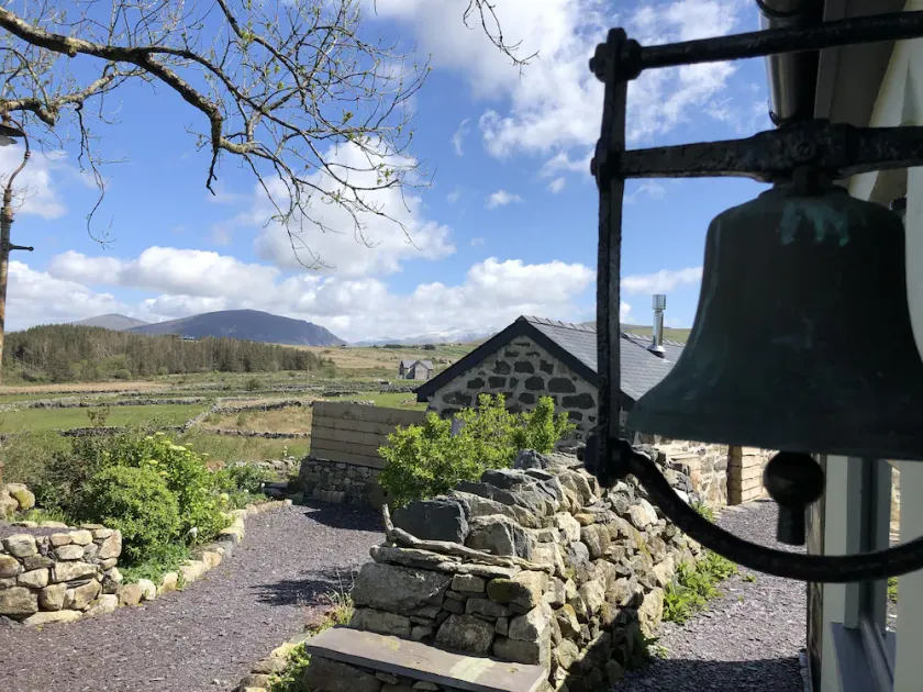 Beautifully converted dream retreat for 2 - hot tub, glorious views of Snowdon! - Image 1