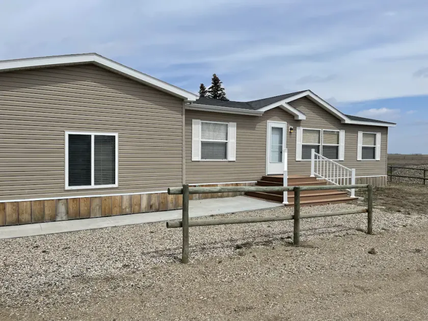 Located right off main roads - with access to fishing, boating & hunting nearby! - Image 1