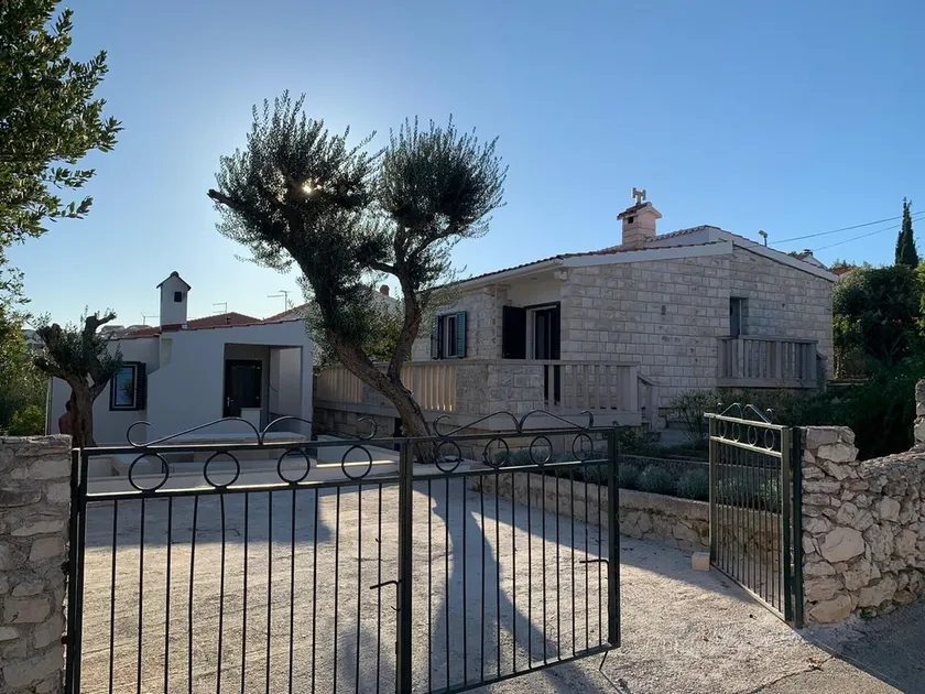 Luxury Villa & Studio, suitable for 2 families - Image 1