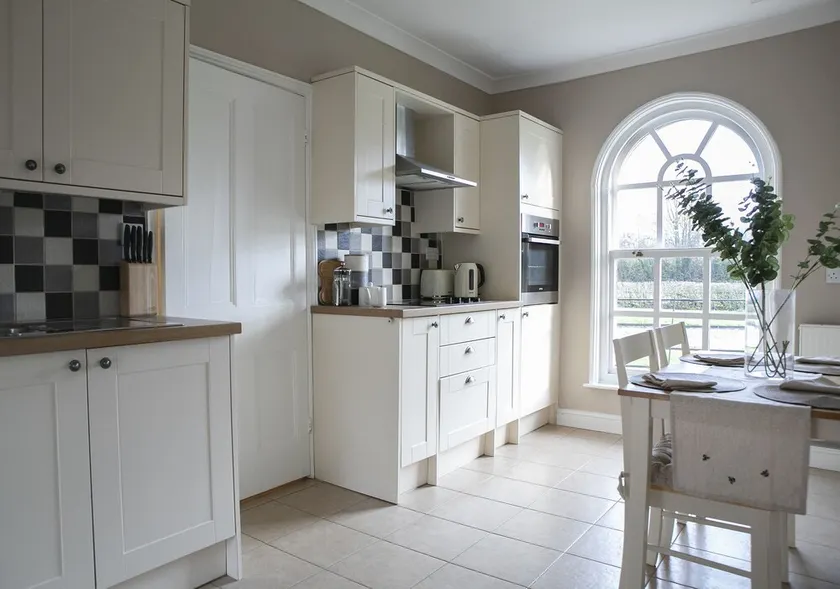 Single storey 2 bedroom lodge - Image 1