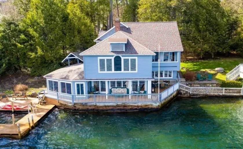 Lakefront house in the town of Bolton right on the water with private dock space - Image 1