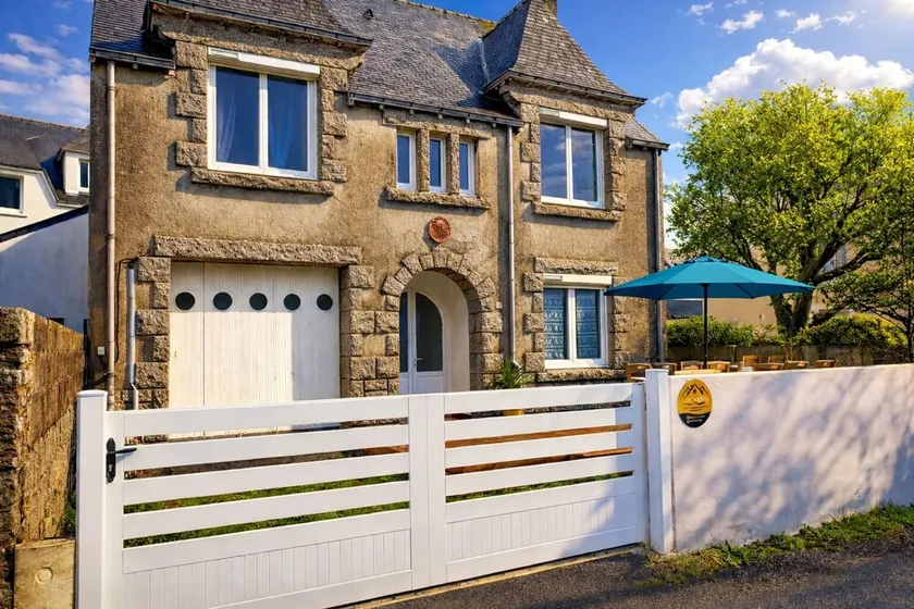 Family house close to the centre with enclosed garden for 10 people - Image 1