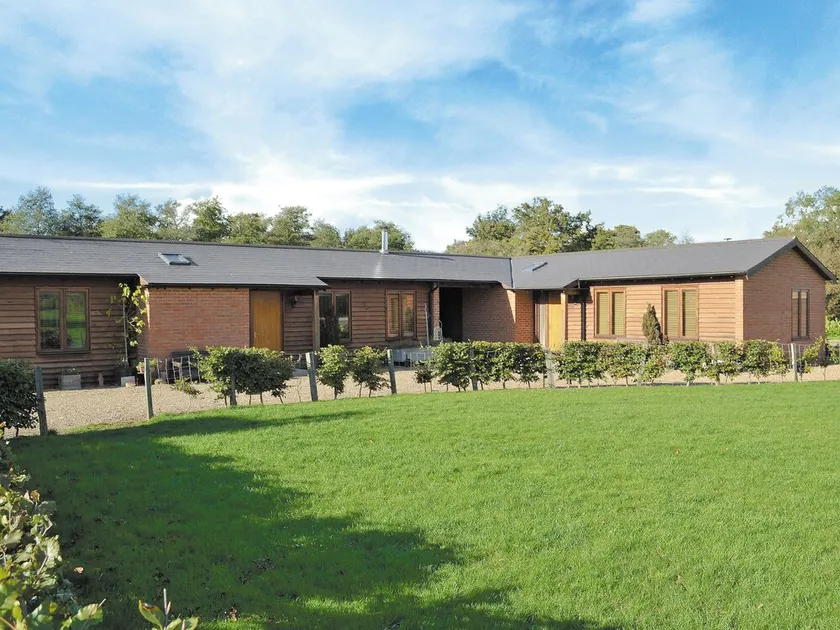 1 bedroom accommodation in Bearsted, near Maidstone - Image 1