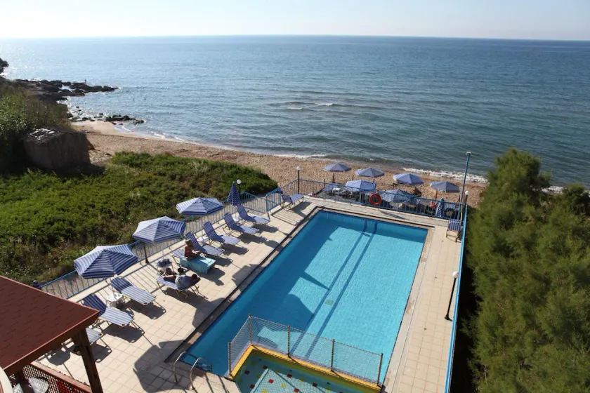 Danaos Beach Apartments - Image 1