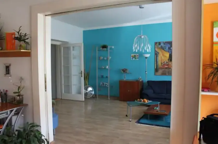 Cosy & Spacious Apartment, City Center, WiFi FREE - Image 1