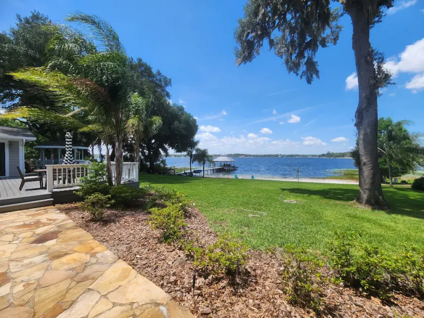 Luxurious lake house, White Sandy Beach on Little Lake Weir Cozy and quiet - Image 1