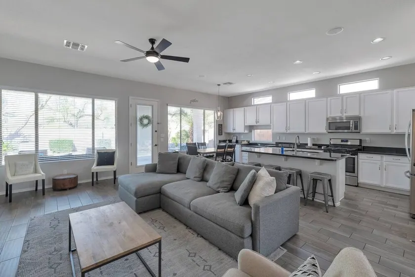Great Location w/ Private Heated Pool, Near Hiking/Golfing/Shopping/Dining & Mayo Clinic + FREE GOLF - Image 1
