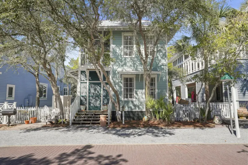 Updated in Seaside, Amazing Porches, Close to West Side Pool + 2 Adult Bikes! - Image 1