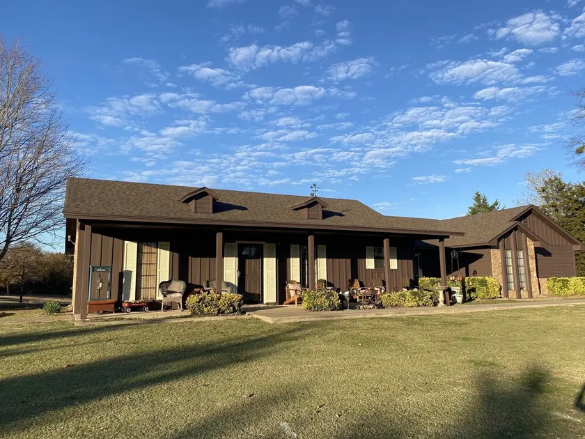 Located near the historic capitol of the Chickasaw Nation and Blue River - Image 1