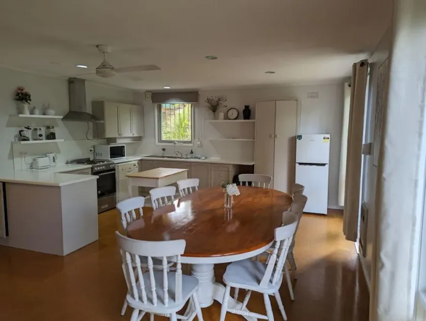 Happy & Spacious Home (nr hospital) @Garran - Image 1