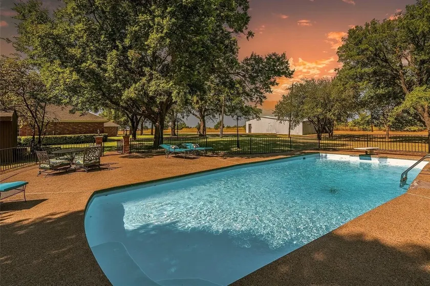 Farmhouse & Ranch style living for your vacay with pond, gazebo, trellis, pool.. - Image 1