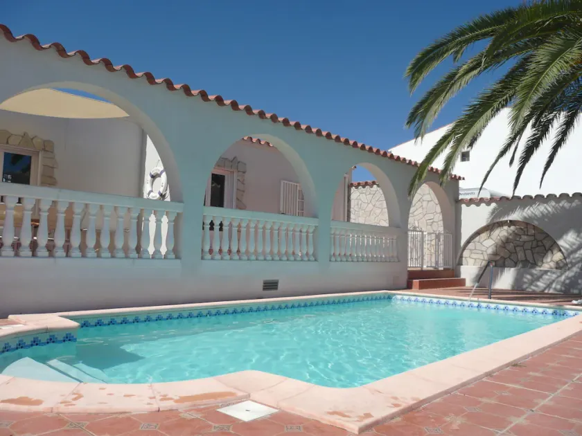 Elegante Marina Empuriabrava, Swimmingpool und private Anlegestelle am Kanal - Image 1