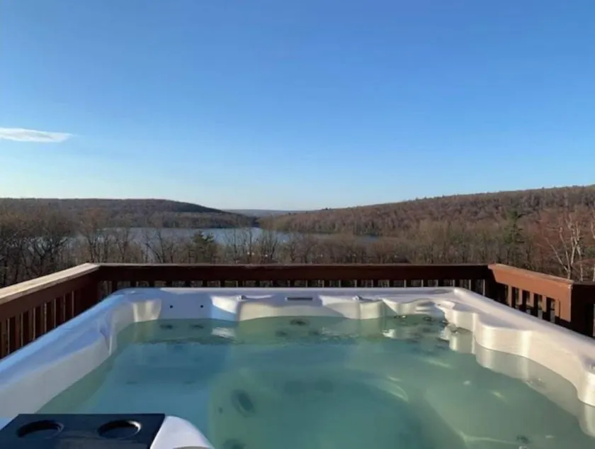 THE BLISS-Lake & Mountain View’s, 5 bedrooms 3 1/2 bathrooms in Lake Harmony. - Image 1