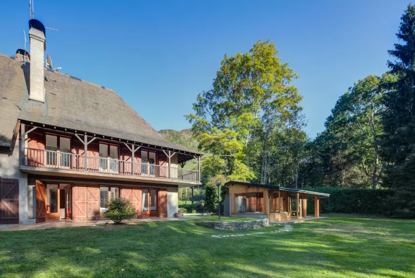 Architect's house not overlooked in the Ossau valley, spa & sauna, 7000m2 park - Image 1