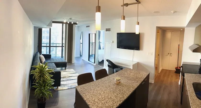 1 bedroom condo with a great view in Toronto downtown - Image 1