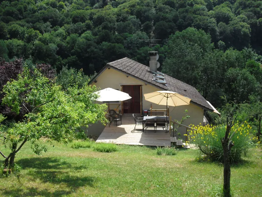 Cottage na beira do rio Doubs e bikeway Euro 6 'casa imperfeito' - Image 1