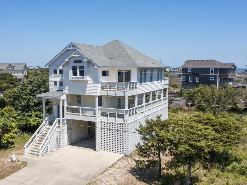 Hatteras Escape, Hot Tub, Elevator, One Min to Beach - Image 1