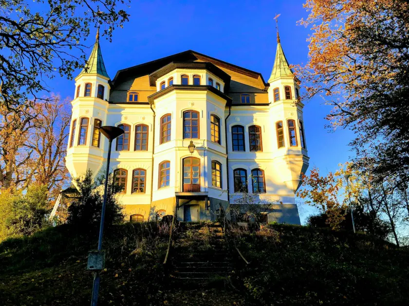 Hägerstads Slott - Lake Front Fairytale Castle - Image 1