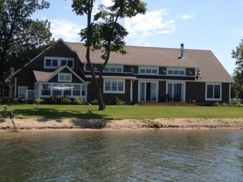 5 BR Lakefront Home On Beautiful Lake Ida - Family Fun Or Executive Retreat - Image 1