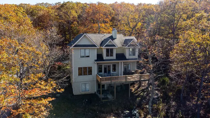 Luxury Black Bear Lodge: Stunning 4 Season Mountain Views! Perfect for Families. - Image 1