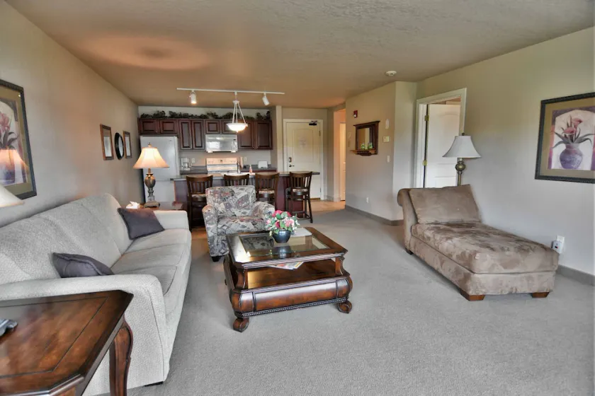 1BD / 1BA Condo på Tagalong Golf Course med udsigt over Red Cedar Lake - Image 1