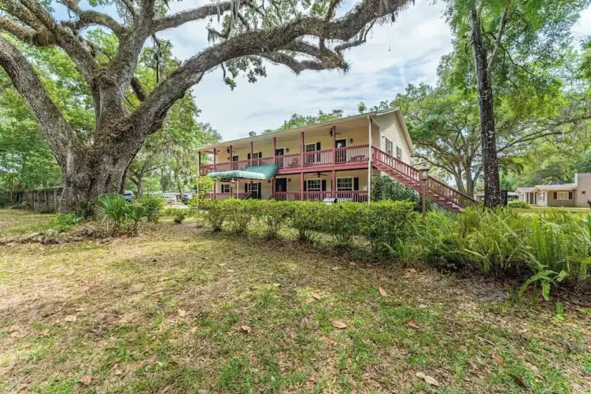 Entire Boutique Hotel Walking Distance To River - Image 1