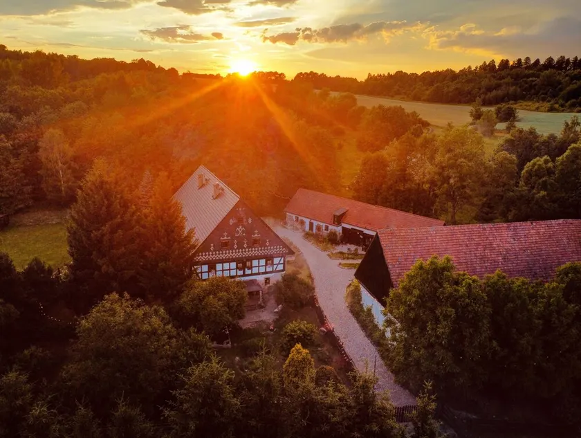 The Oak Lodge - Image 1