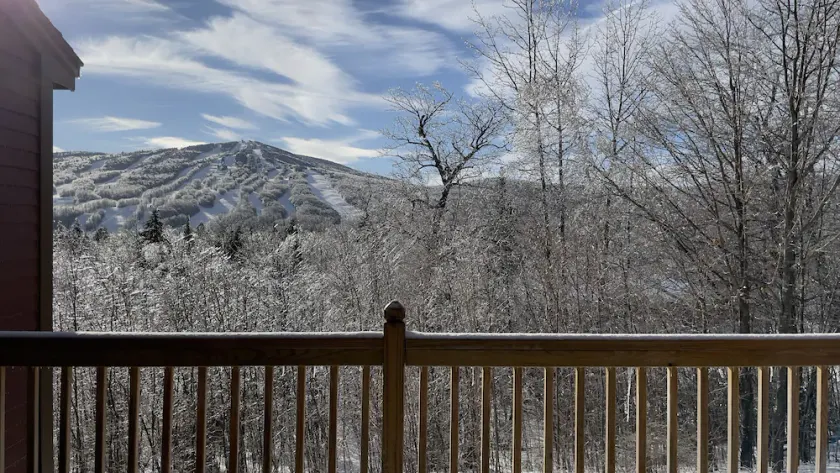 Spacious Townhome with breathtaking views of Mount Snow. 5 min Shuttle to ski - Image 1