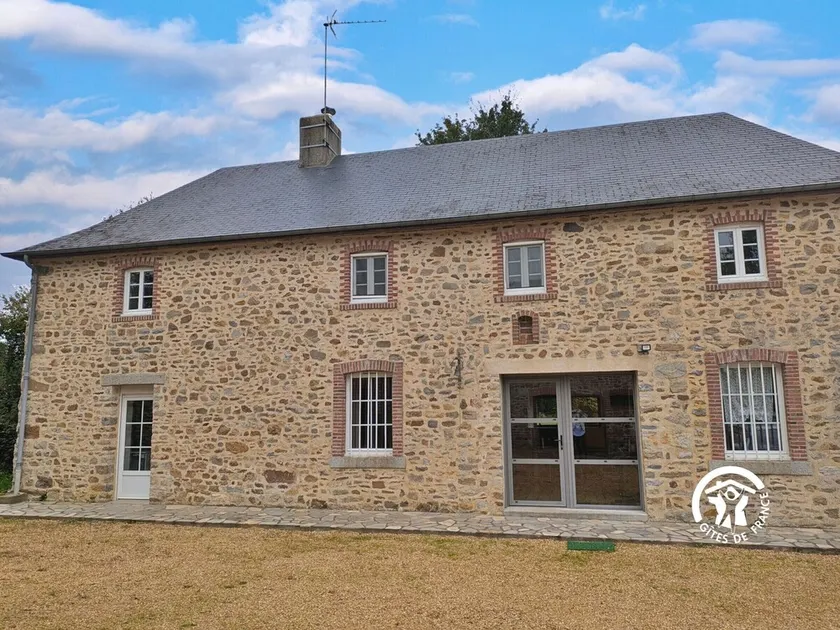 Large renovated stone house with fireplace, piano, and WiFi in Andouillé - Image 1