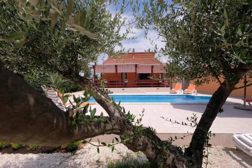 Erholsames Ferienhaus \"MARLENA\" mit Pool - Image 1