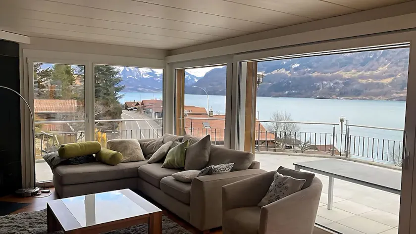 Ultra Luxurious House Lake view - Image 1