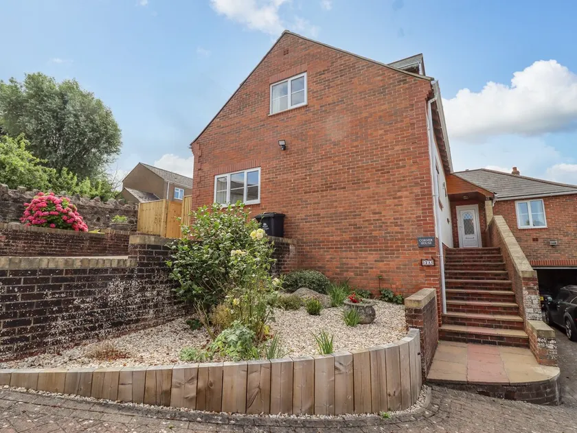 CORNER HOUSE, pet friendly, with a garden in Cinderford - Image 1