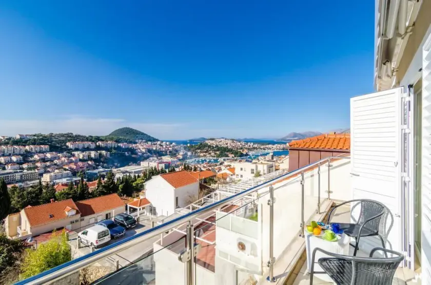 Niko's Sea View Apartment - Image 1