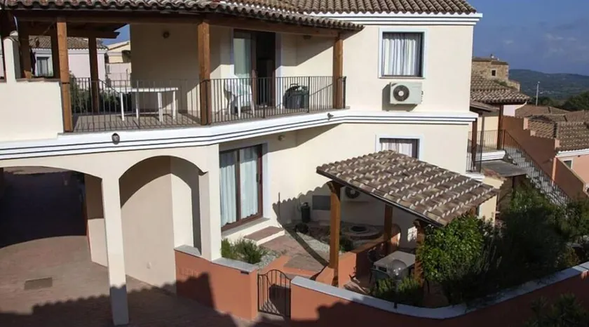 Smuk 1 værelses lejlighed til 4 personer med stor overdækket terrasse (Nord Sardinien) - Image 1