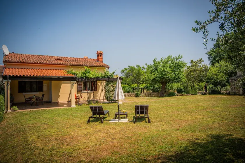 Holiday house Lijana *  quiet location, 3500 m2 fenced garden, WiFi - Image 1