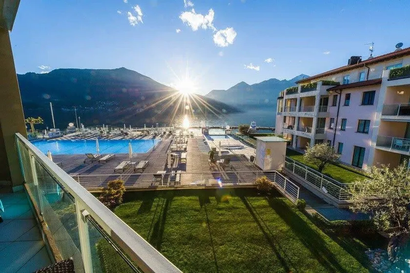 Modern Italian Lakes apartment with pool - Image 1