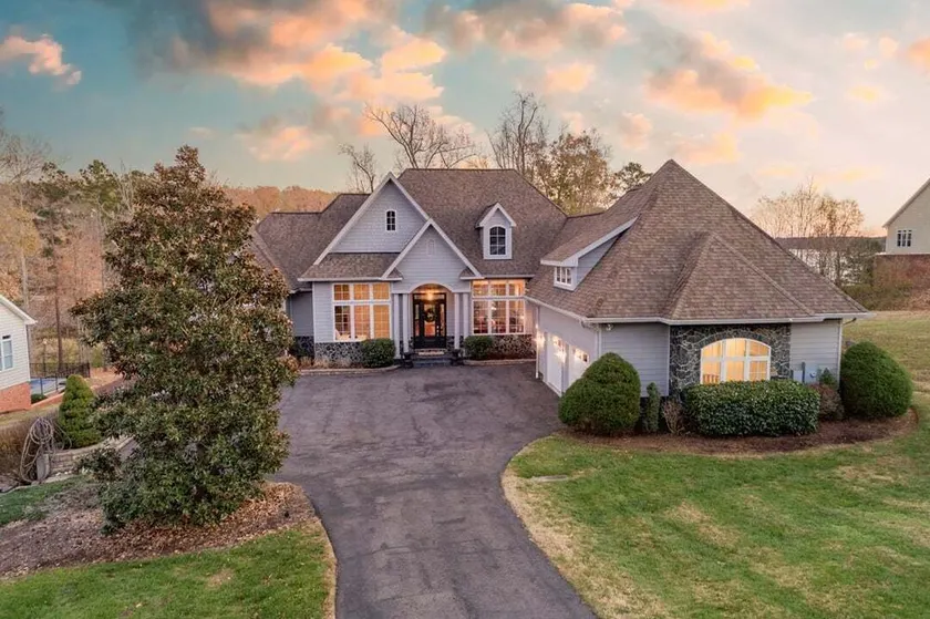 Portside Villa Luxury Rental on Lake Gaston - Image 1