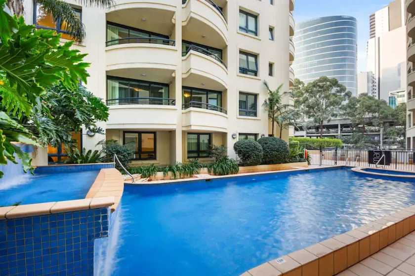 Contemporary 1-Bed First Floor Unit with Pool - Image 1