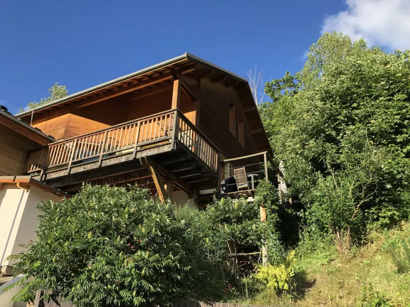 Absolutely quiet house with town center amenities - Image 1