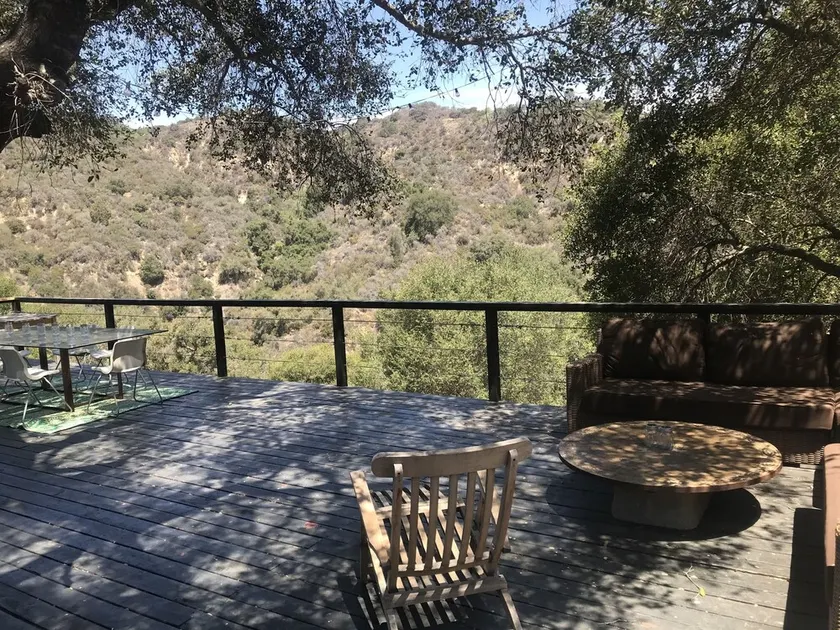 Topanga Deck House light spacious, amazing mountain views, huge deck under Oaks - Image 1