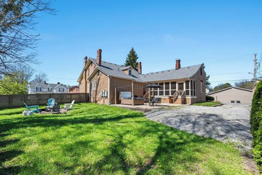 Local Owned Historic Pope House: BRBNTrail FunZone! 3900sqft! Hottub! GAMEROOM! - Image 1
