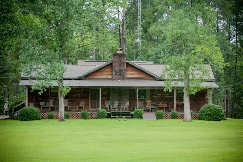 Hawkins Ridge Lodge - Njut av Southern Comfort som bor med en privat sjö - Image 1