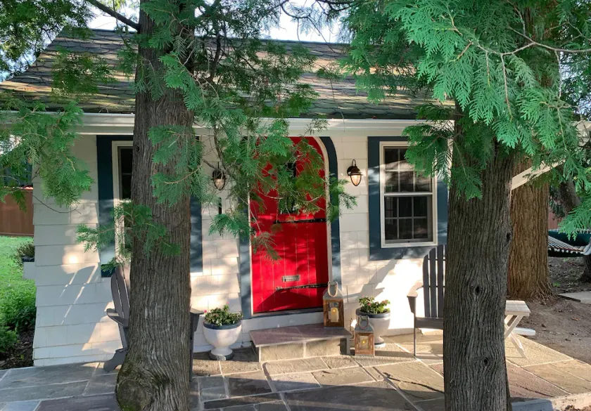 Loblolly Cottage - Enchanting Retreat set among towering pines. - Image 1