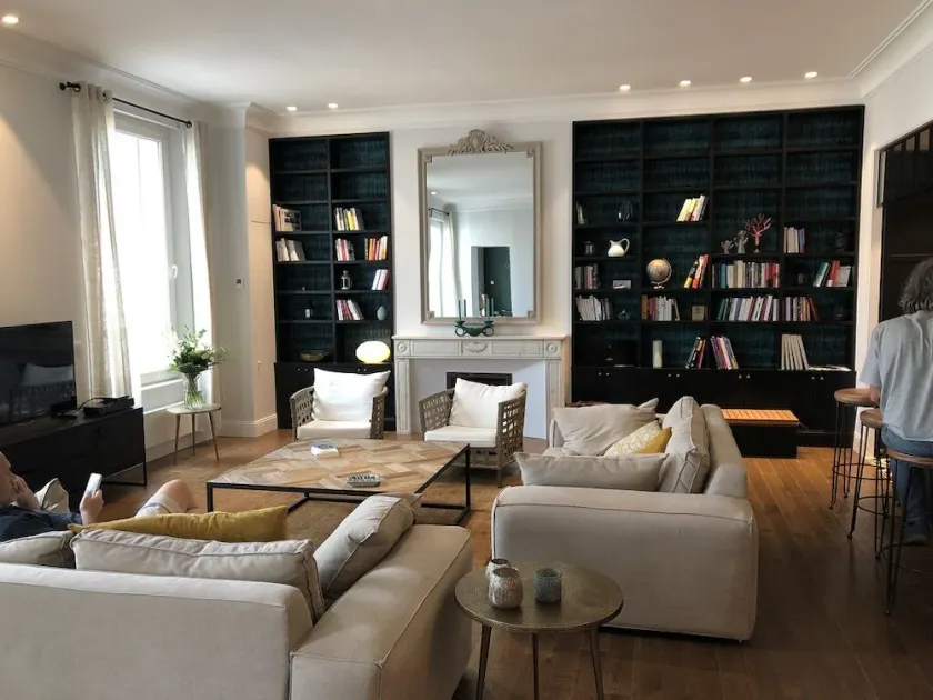 Renovated Haussmann - Canal Royal view - 3 air-conditioned suites - Image 1