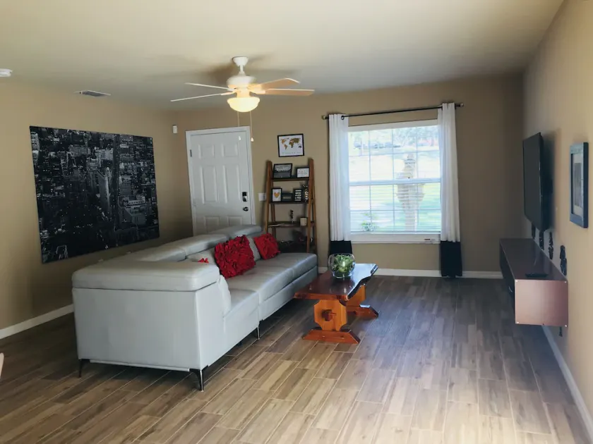 * 3/2 * GorgeousNEWLakeHome2AceLoc * 4mi * LEGO * 1724 - Image 1