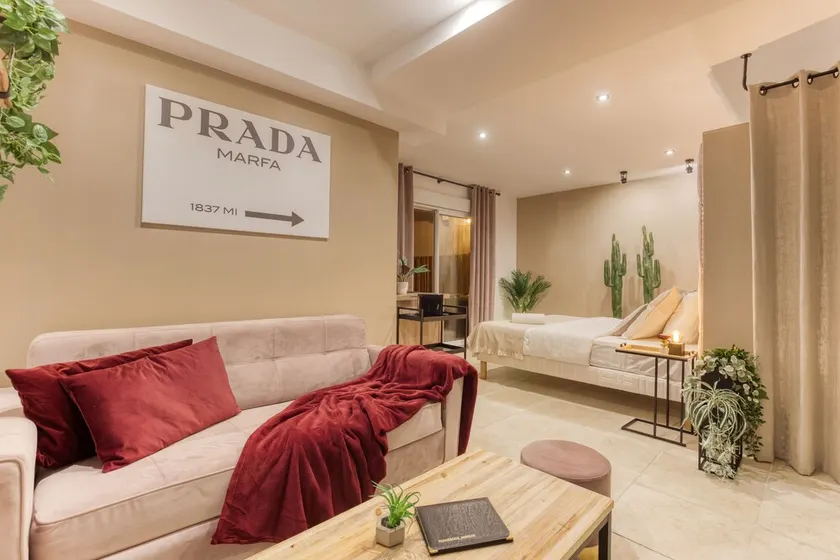 Suite Wood Love & Spa - 4P Sauna et Jacuzzi Privé - Image 1
