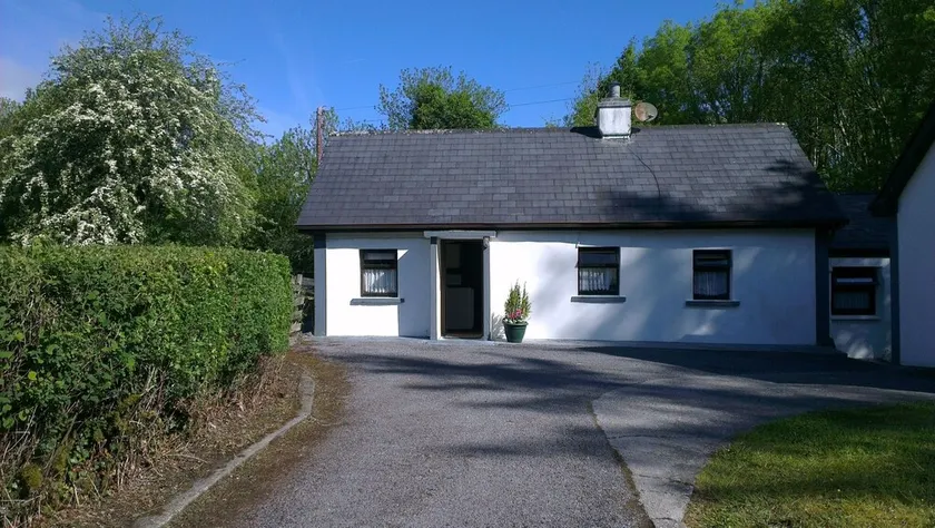 Secluded Cottage on 2 acres near Galway sleeps 5 - Image 1
