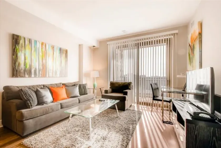 Luxury 1BR Apartment in Bostons Seaport District for the Tech Savvy Taveler - Image 1