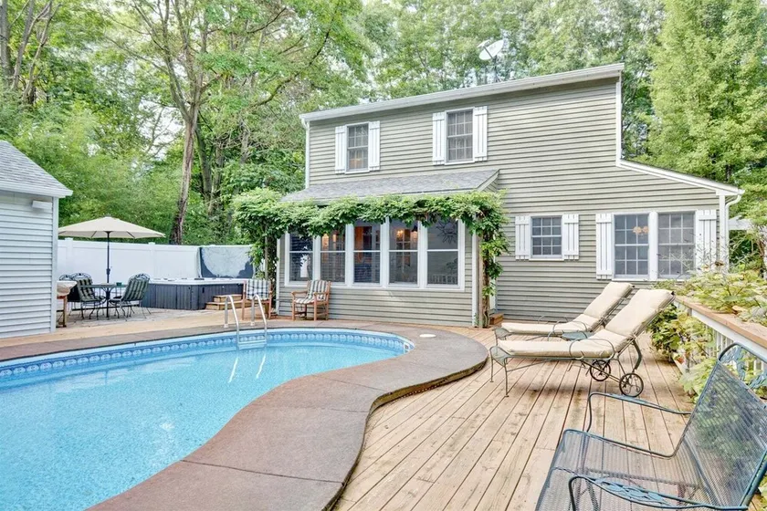 Poolside: Private Swimming Pool and Hot Tub, Close to Beach and Town - Image 1