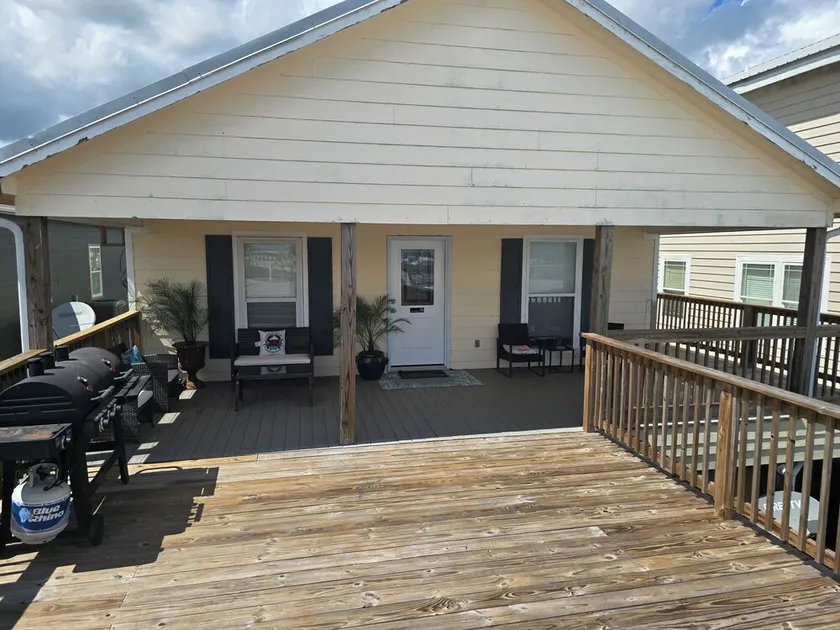 Beautiful Waterfront 3Bdr/2 Bath in Venice Marina  REMODLED NO BOAT SLIP OR ICE - Image 1